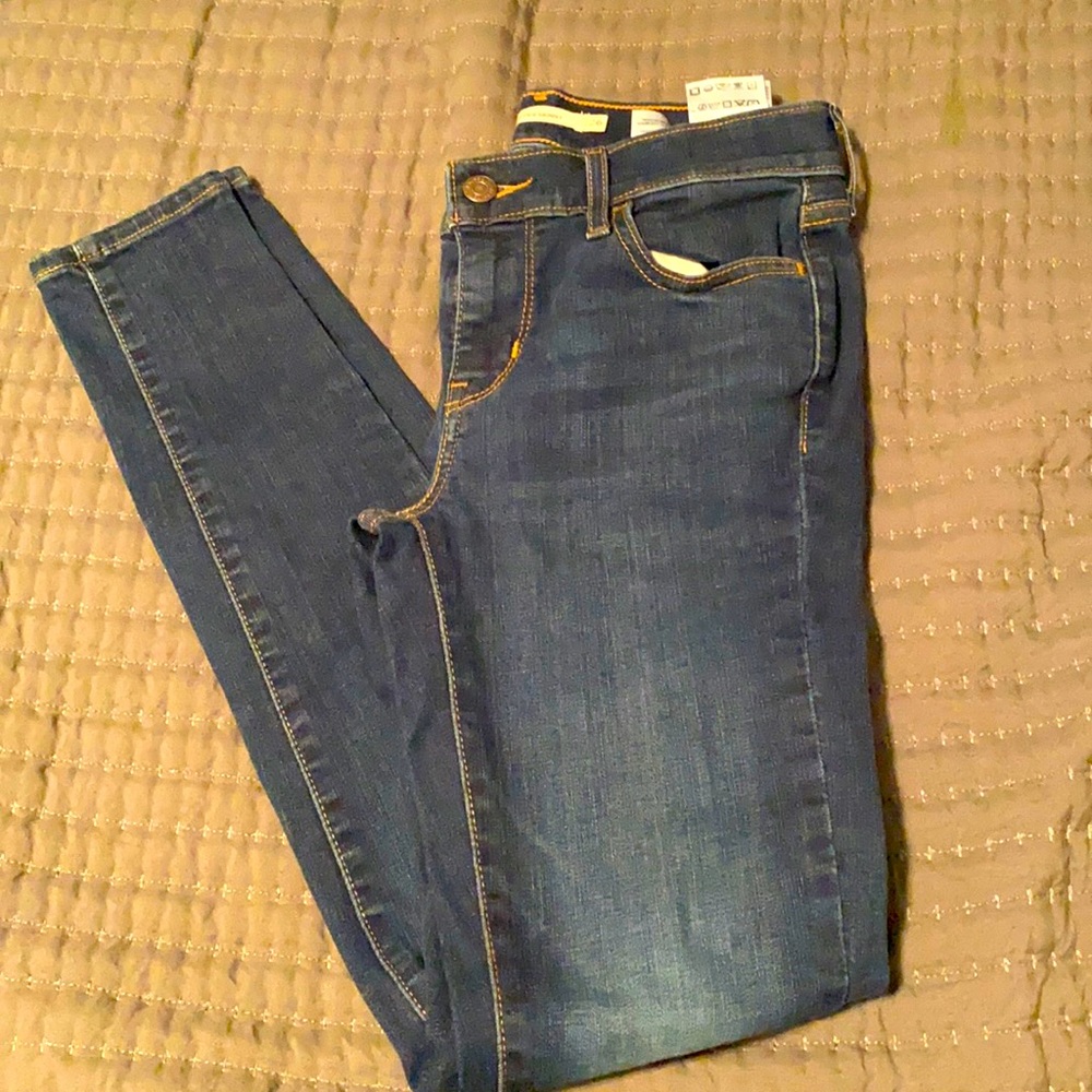 Levis jeans size 2